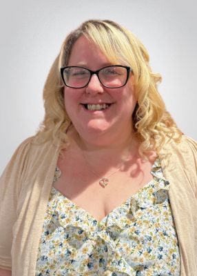 selfie of Kelli Pussehl, office manager of Chet's Cleaning